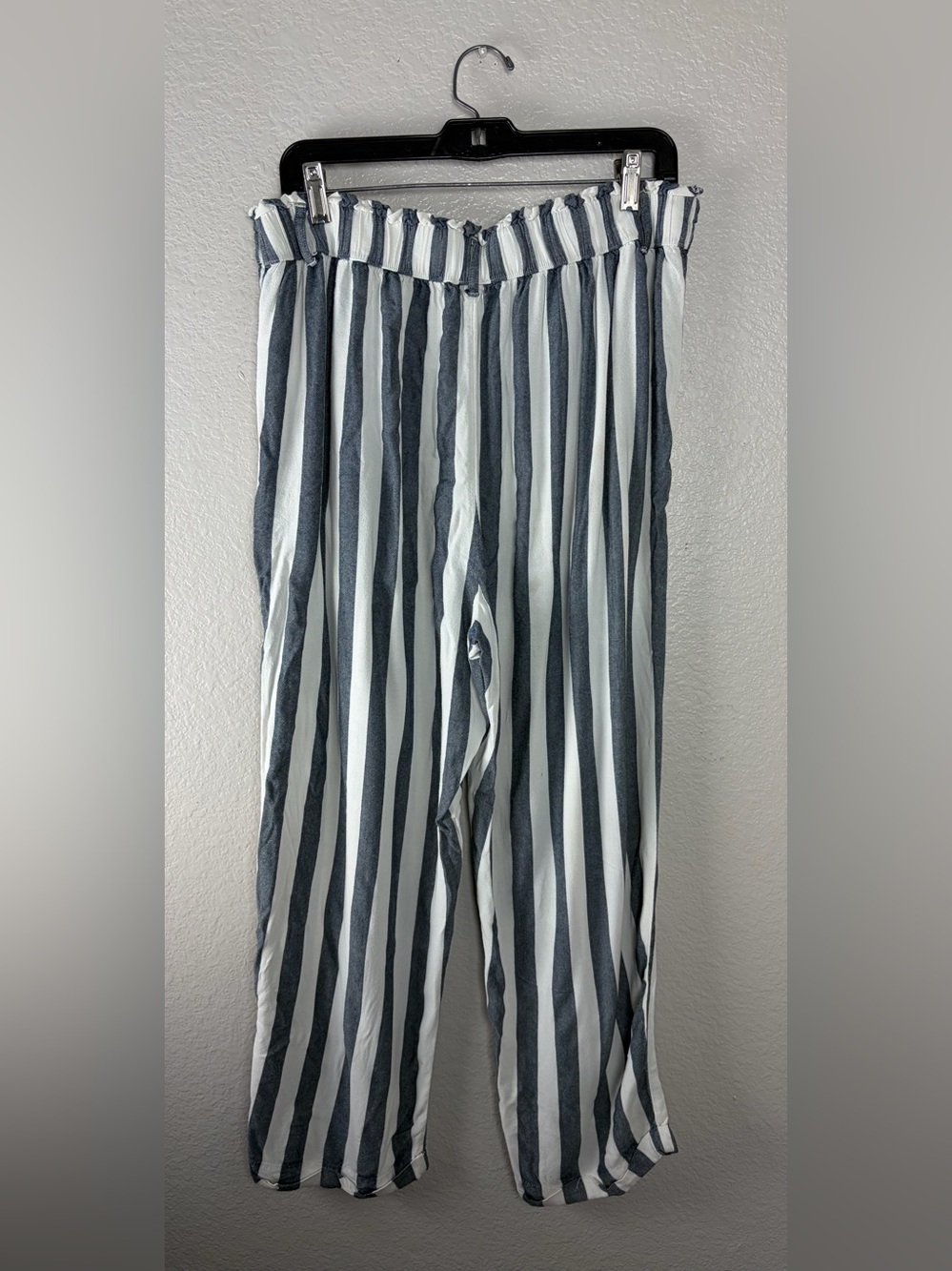 American Eagle Navy/White Stripe Slack Pants (L)